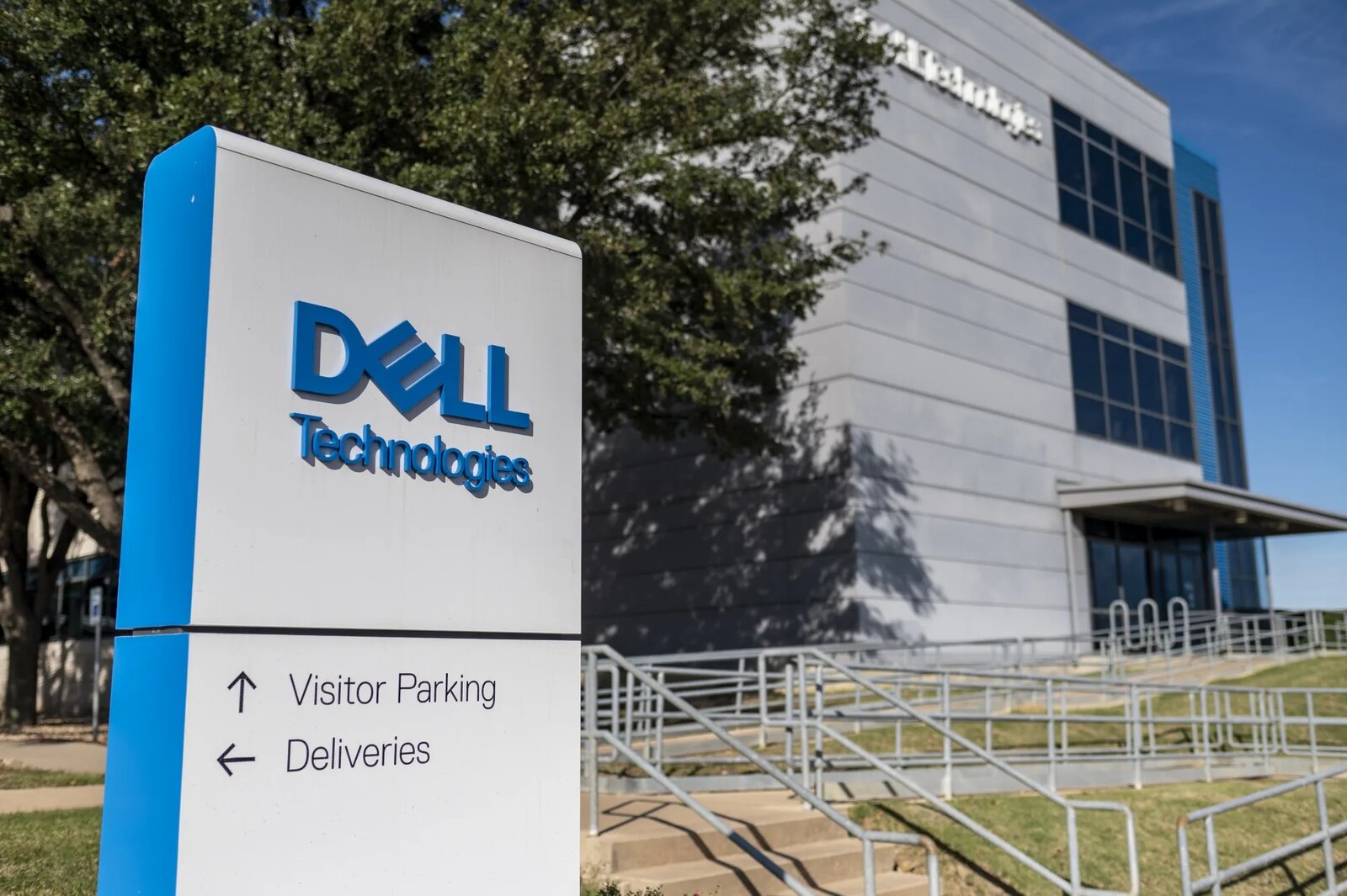 FINANZAS Las acciones de Dell se dispararon en Wall Street tras sólidos resultados trimestrales impulsados por la alta demanda de servidores ligados a inteligencia