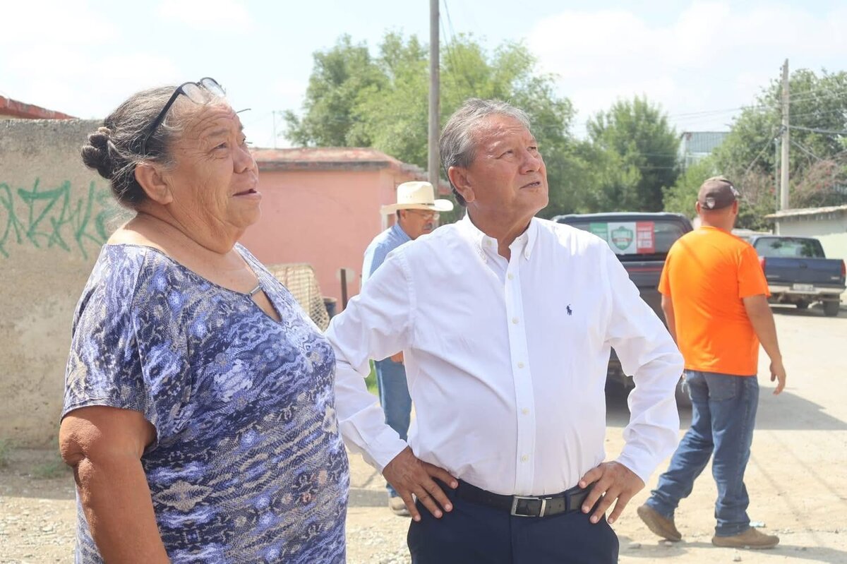 Continúa instalación de luminarias LED para mejorar seguridad en San Juan de Sabinas 