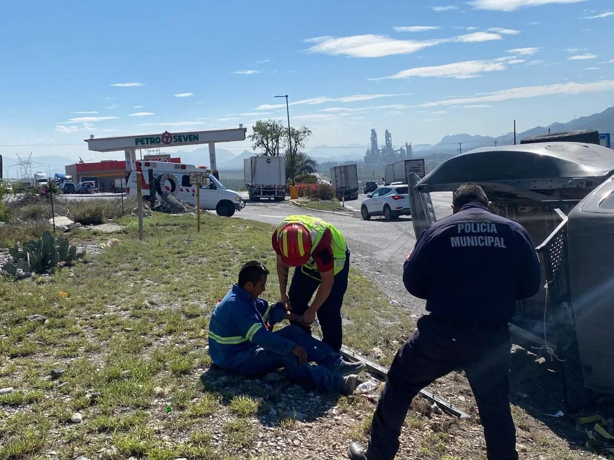SEGURIDAD El accidente movilizó a los cuerpos de rescate.  RAMOS ARIZPE, COAHUILA.– La movilización de cuerpos de auxilio y autoridades se registró sobre la carretera
