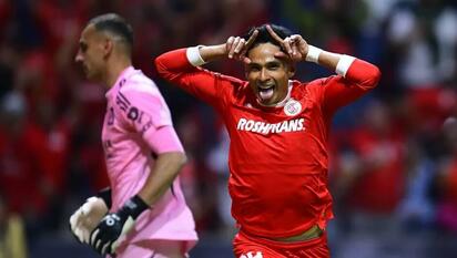 Toluca campeón de Concacaf tras vencer a Tigres en penales