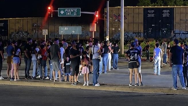 Manifestación : La movilización reunió a ciudadanos que acudieron para mostrar su respaldo a la familia de la menor y solicitar la intervención.