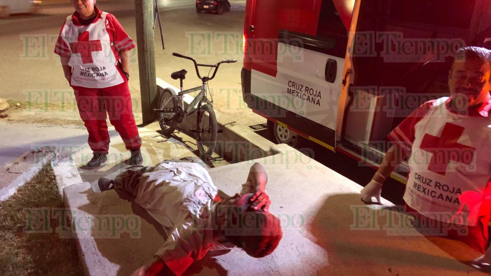 Lo encuentran inconsciente en pleno bulevar Pape; moviliza a socorristas de Cruz Roja