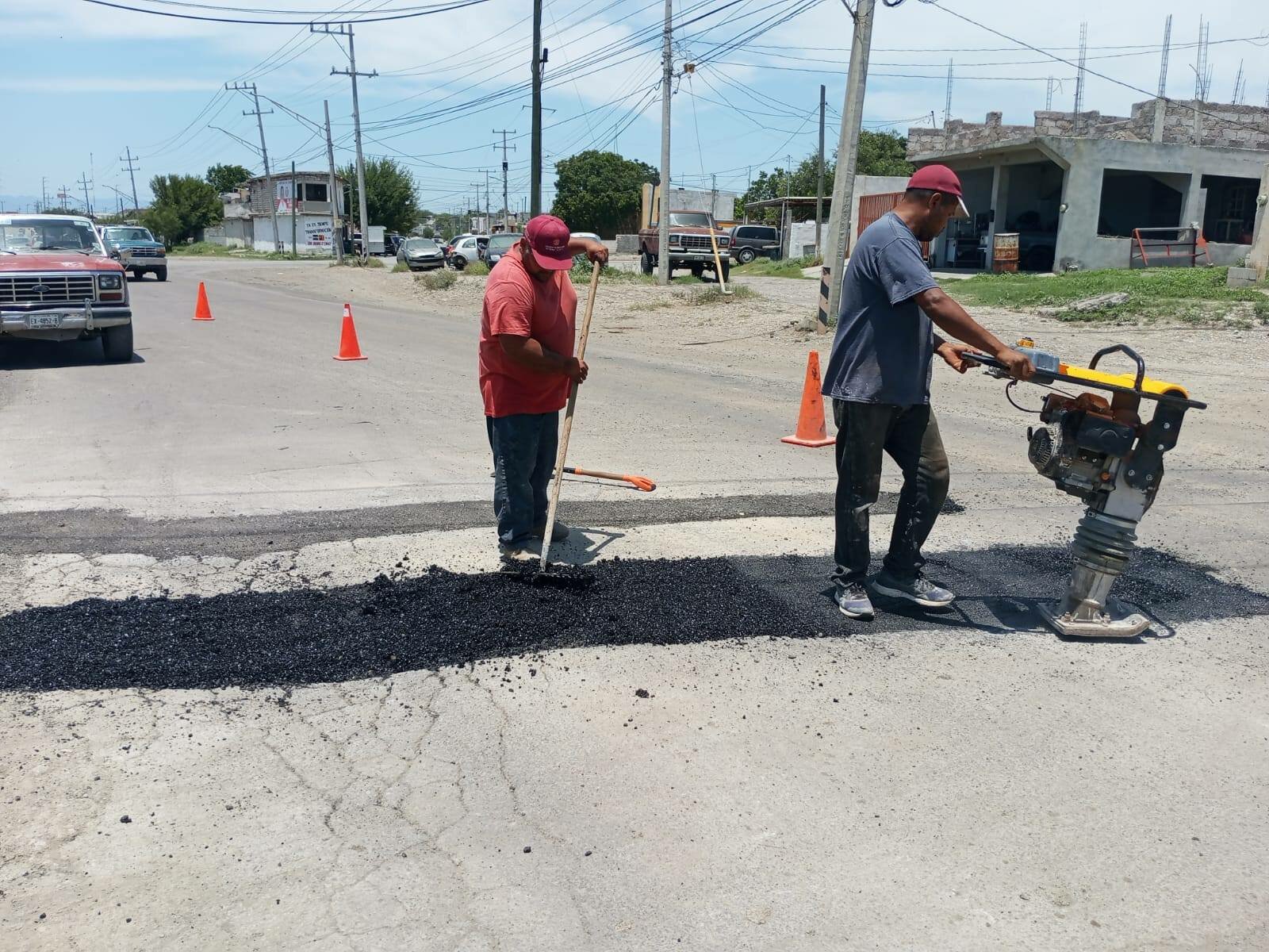 Continúan trabajos del programa permanente de bacheo en Nueva Rosita