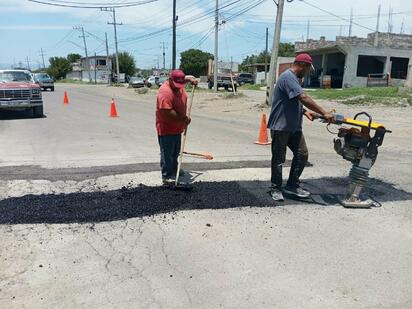 Continúan trabajos del programa permanente de bacheo en Nueva Rosita