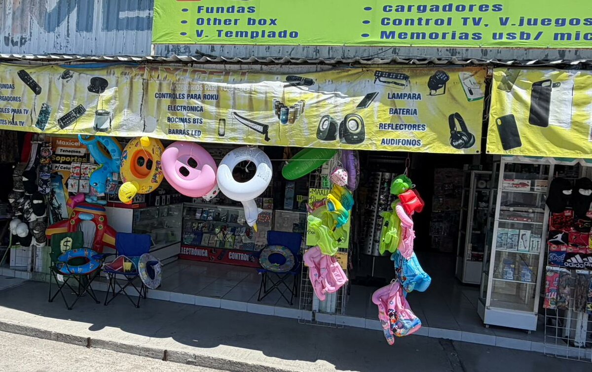 Comercios se llenan de artículos acuáticos ante altas temperaturas