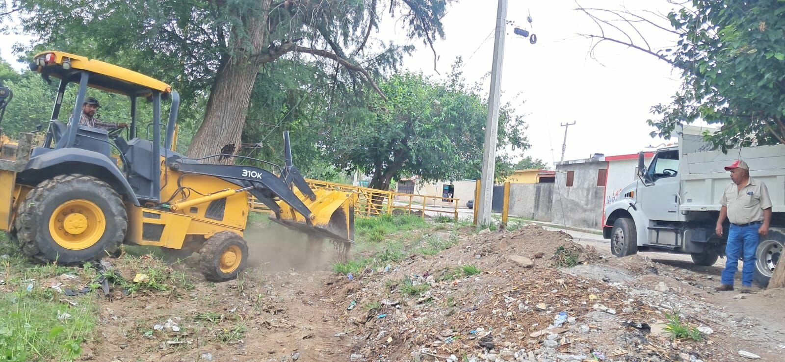 Gobierno de Múzquiz realiza limpieza preventiva en Arroyo Zamora