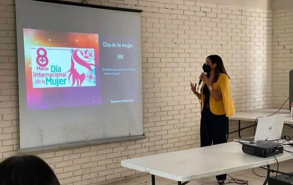 Candidata a diputación responde a críticas por su participación en manifestación