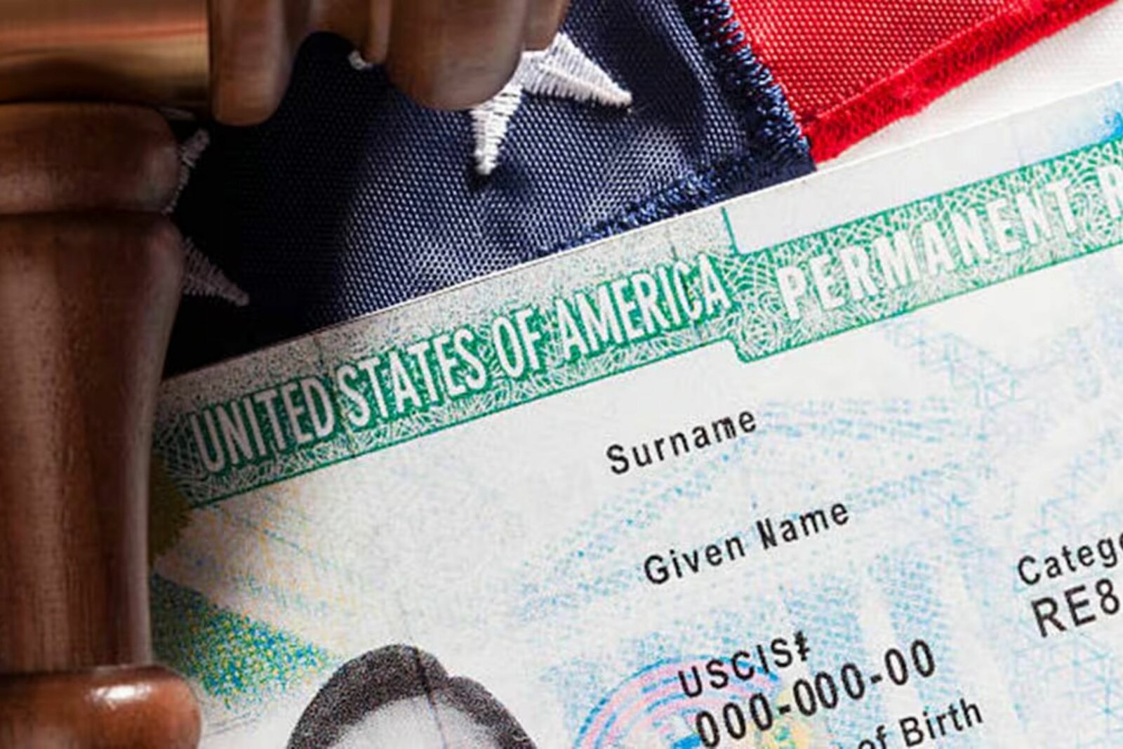 Nueva regla para Green Card obligará a migrantes a salir de Estados Unidos