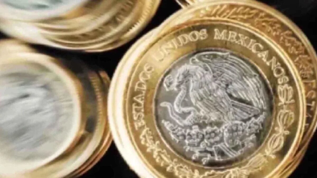 Peso mexicano gana terreno frente al dólar por optimismo global