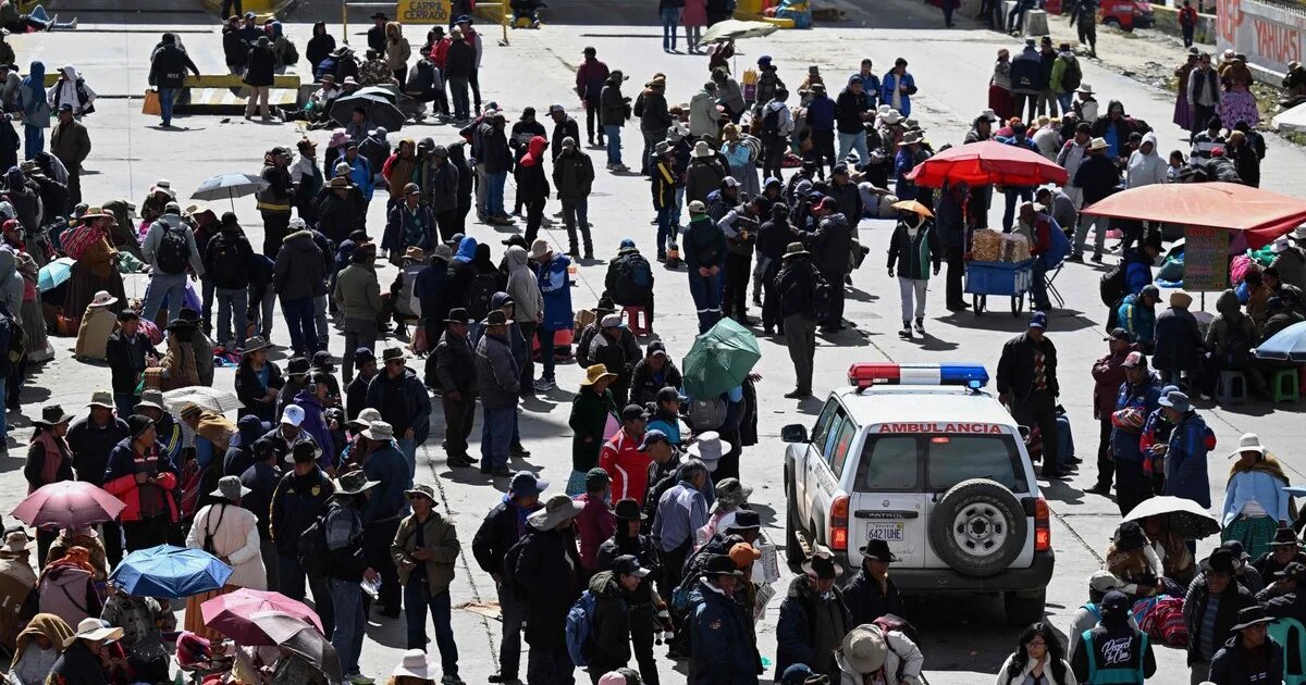 Colectivos en Bolivia rechazan diálogo y exigen renuncia de Paz