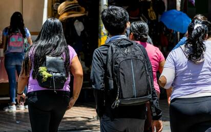 Jóvenes retrasan su independencia por altos costos de vivienda y falta de estabilidad laboral