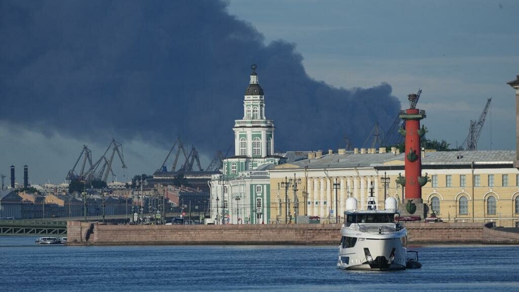 Ucrania ataca terminal petrolera de San Petersburgo tras ofensiva rusa