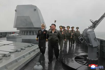 Corea del Norte presentó una nueva instalación nuclear y anunció planes para aumentar su capacidad de producción de material destinado a armamento atómico.