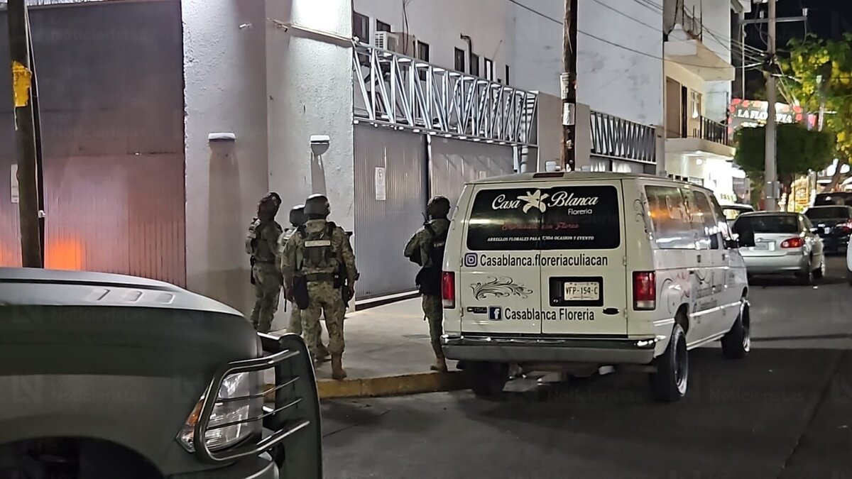 Grupo armado dispara contra asistentes a velorio en funeraria de Culiacán; hay un abatido