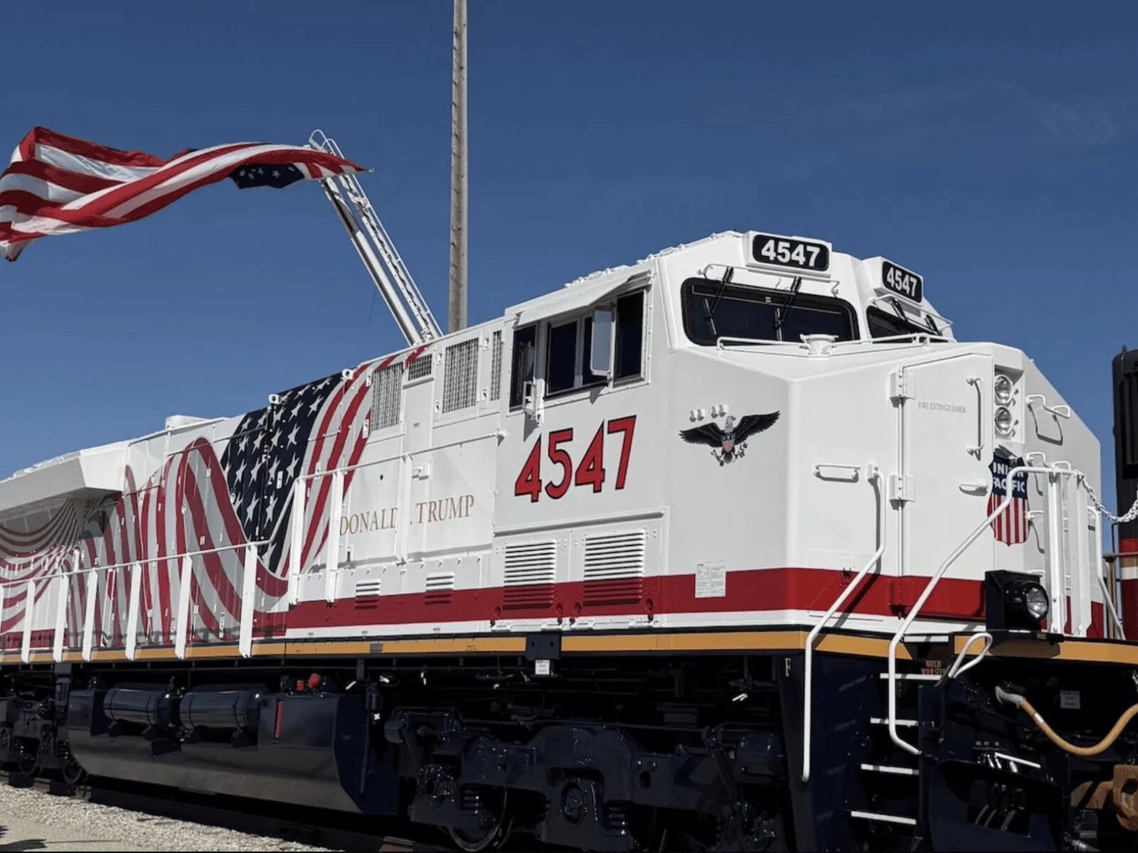 Tren conmemorativo de Union Pacific a Trump genera debate en EE. UU.