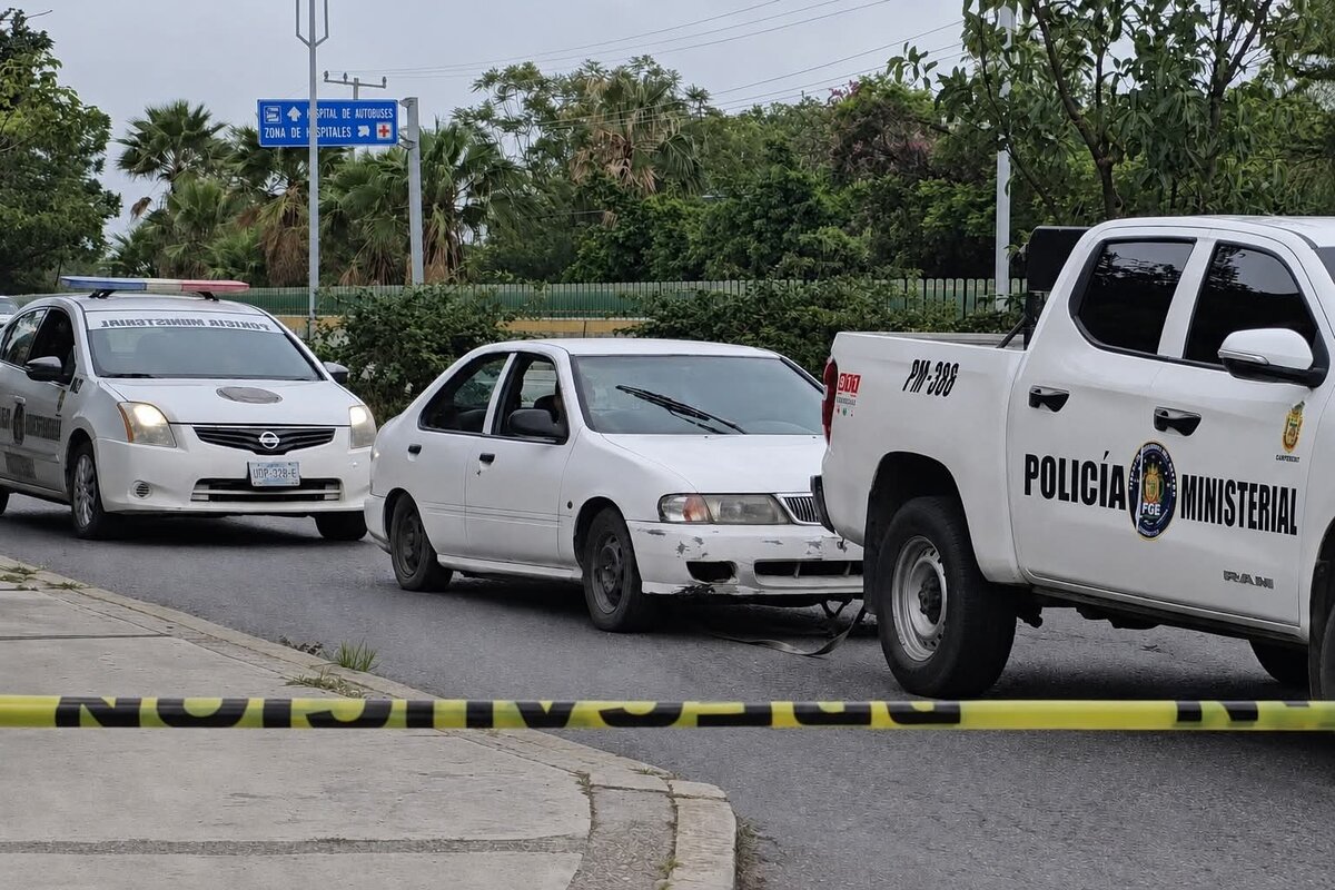 Hallan vehículo con 4 cuerpos decapitados frente al Congreso de Guerrero