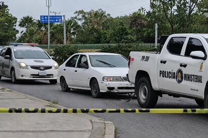 Hallan vehículo con 4 cuerpos decapitados frente al Congreso de Guerrero