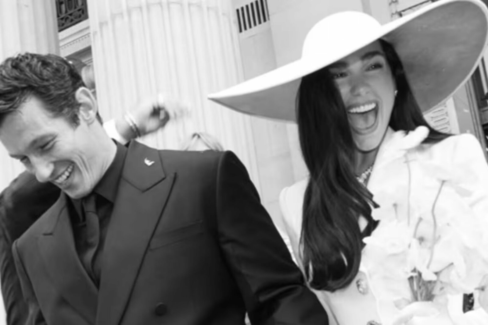 Dua Lipa y Callum Turner viajan a Italia para su boda tras ceremonia civil