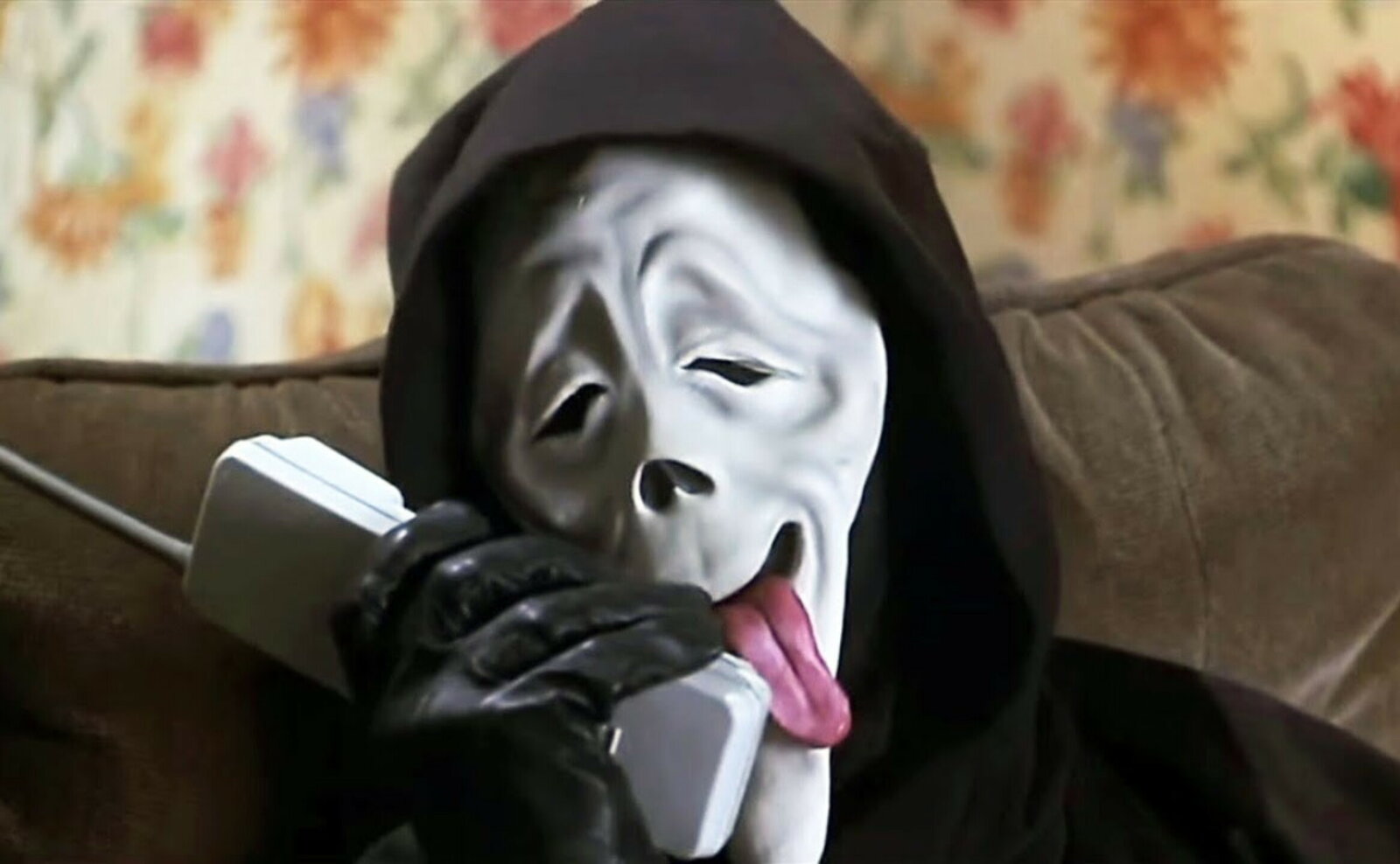 Crítica castiga a Scary Movie 6, pero la taquilla sonríe a la saga