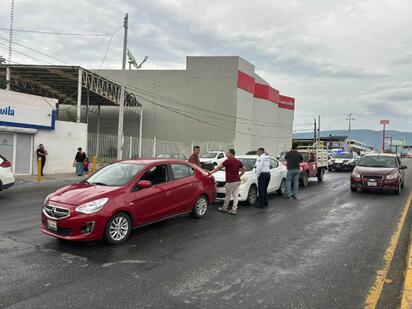 El accidente movilizó a los cuerpos de rescate y seguridad.  La circulación sobre uno de los principales corredores viales de Monclova se vio severamente