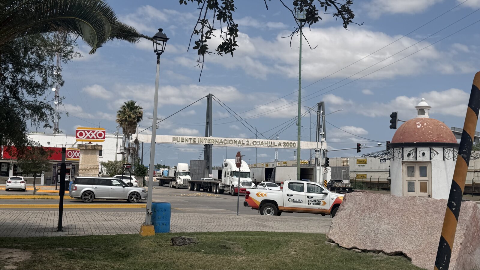     Buscan reducir tiempos muertos en la frontera: reestructuran cruces de transporte en Eagle Pass
