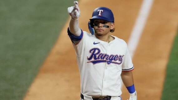 Rangers mandan a Osuna a Triple A tras activar a dos estrellas