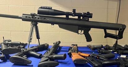La Embajada de Estados Unidos en México informó el aseguramiento de un rifle Barrett calibre .50 en Phoenix, vinculado a una presunta red de tráfico hacia