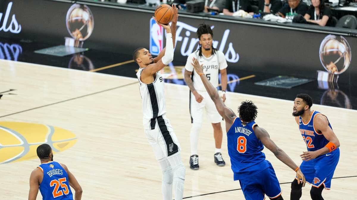 Knicks vencen 105-104 a Spurs y toman ventaja 2-0 en Finales NBA