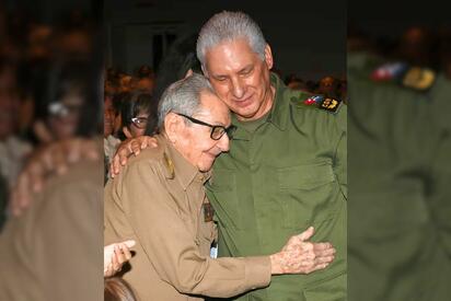 El exmandatario cubano Raúl Castro reapareció en un acto oficial en Cuba semanas después de que una acusación judicial en Estados Unidos volviera a colocarlo