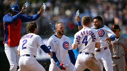 Cachorros vencen en 10 entradas a Gigantes en Wrigley Field