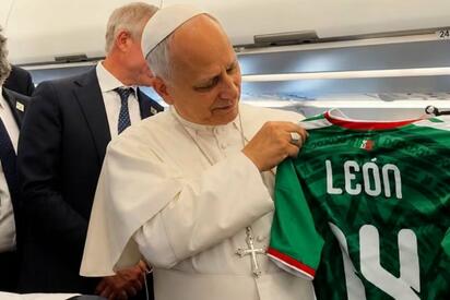 El papa León XIV posó con la camiseta de la Selección Mexicana y envió mensaje de unidad rumbo al Mundial 2026 en España durante encuentro  El papa Papa León