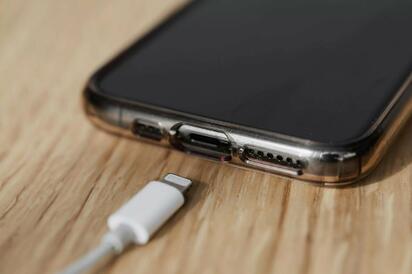 Así puedes solucionar fallas de carga en tu celular sin gastar dinero