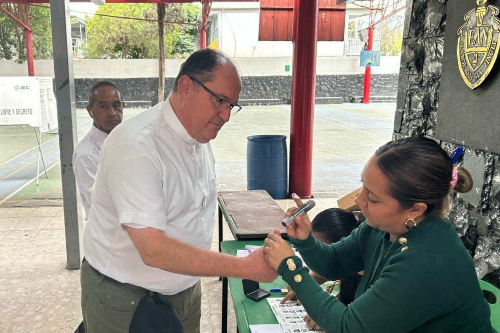 Obispo de Saltillo pide responsabilidad a diputados