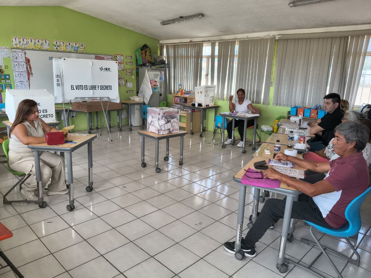 Ejidatarios participan con entusiasmo en jornada electoral en la casilla 442 del ejido El Oro