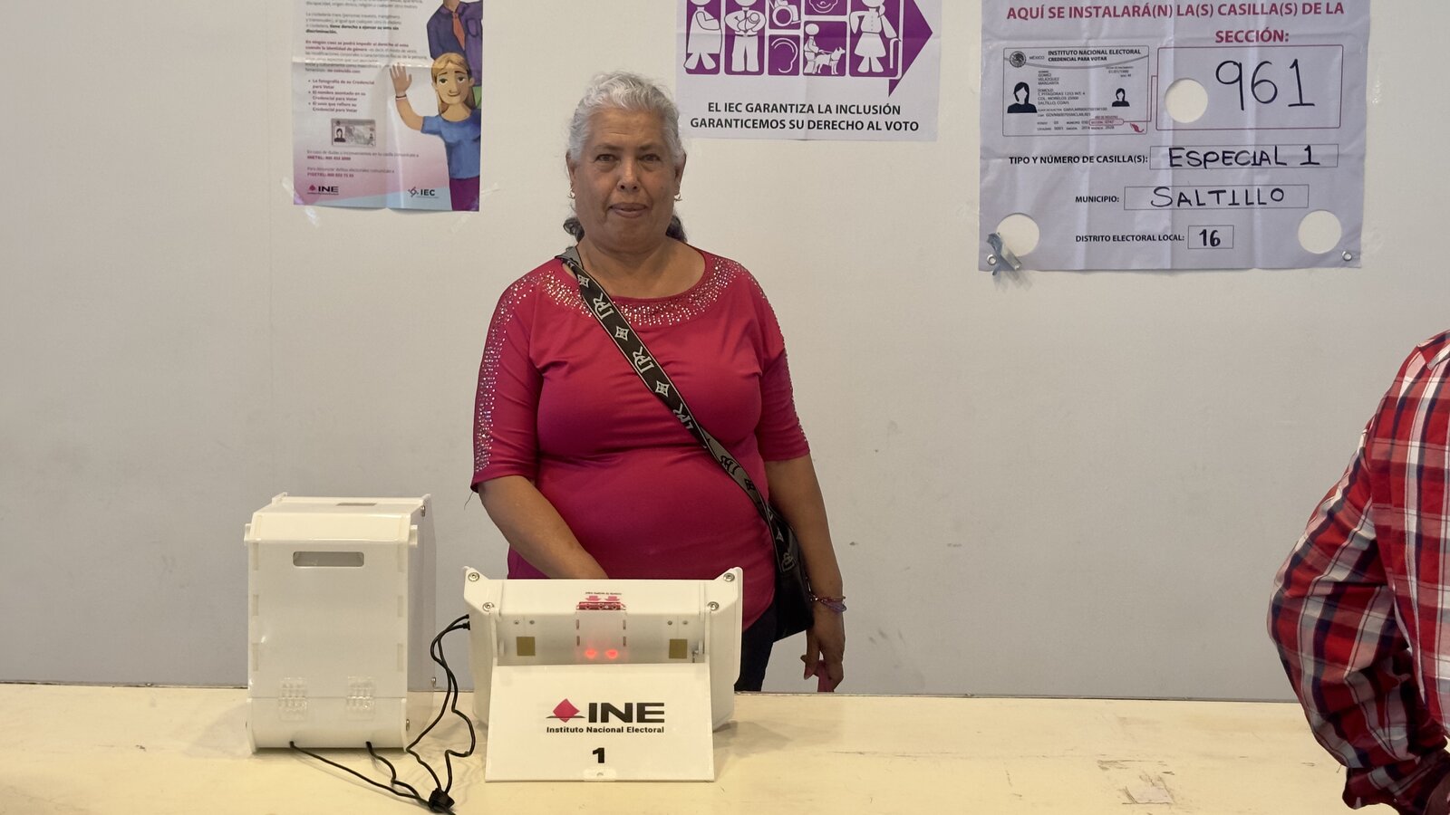 Falla en computadora retrasa votación en casilla especial de Ramos Arizpe