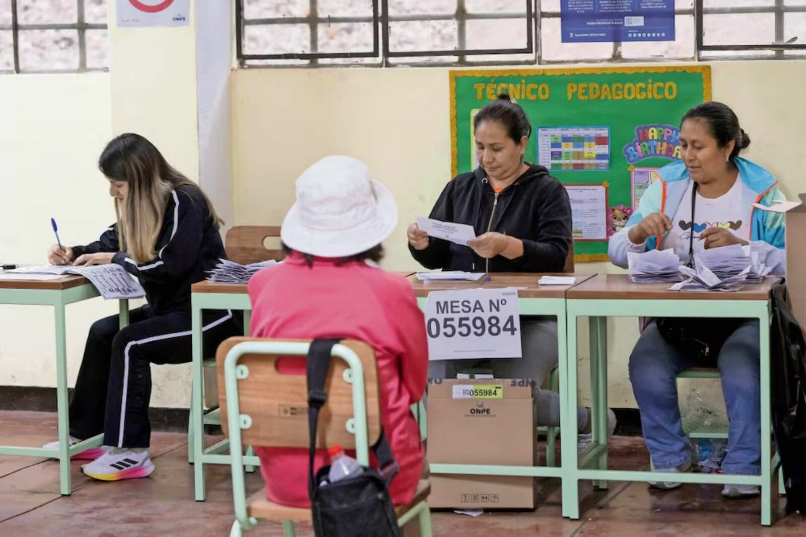 Empate técnico en Perú: Fujimori y Sánchez siguen en conteo cerrado