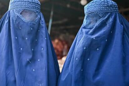 Decenas de hombres se manifestaron en Herat contra las restricciones impuestas a las mujeres en Afganistán, mientras la ONU expresó preocupación
