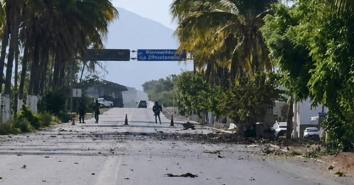 Explosión de presunto coche bomba provoca operativo de seguridad en Sinaloa