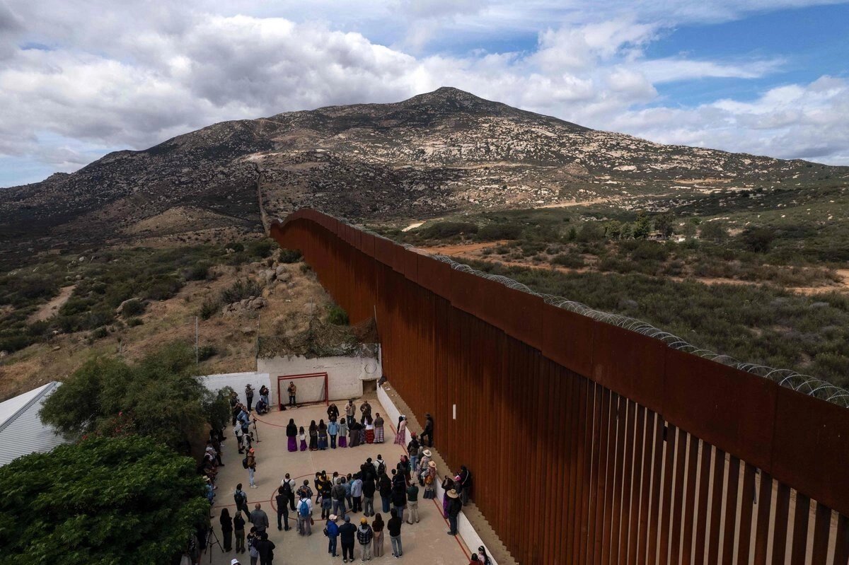 Gobierno de Trump prevé concluir muro fronterizo en 2027
