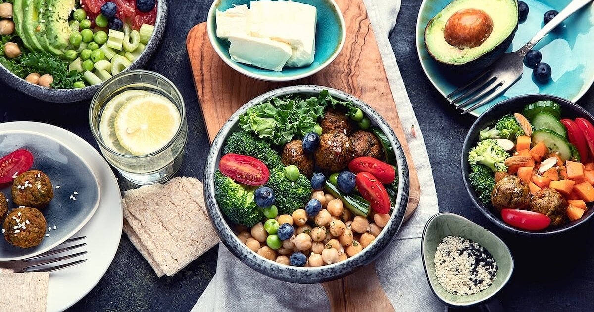 Para muchas mujeres, la llegada de la menopausia da la impresión de que su cuerpo cambia de manera repentina. Aunque mantienen los mismos hábitos alimenticios,