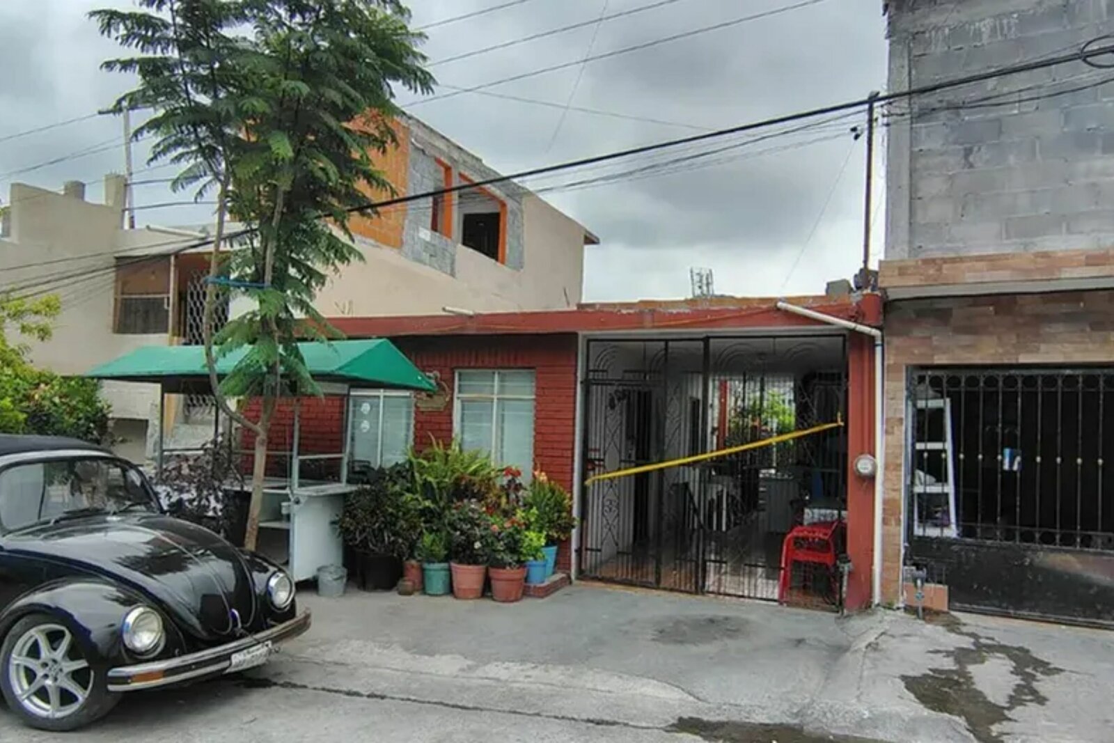 Hallan cuerpo de joven desmembrado en cuarto de renta tras reporte de olores fétidos en Monterrey