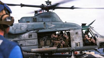 Estados Unidos lanzó ataques contra Irán tras el derribo de un helicóptero en el estrecho de Ormuz, generando explosiones reportadas en varias