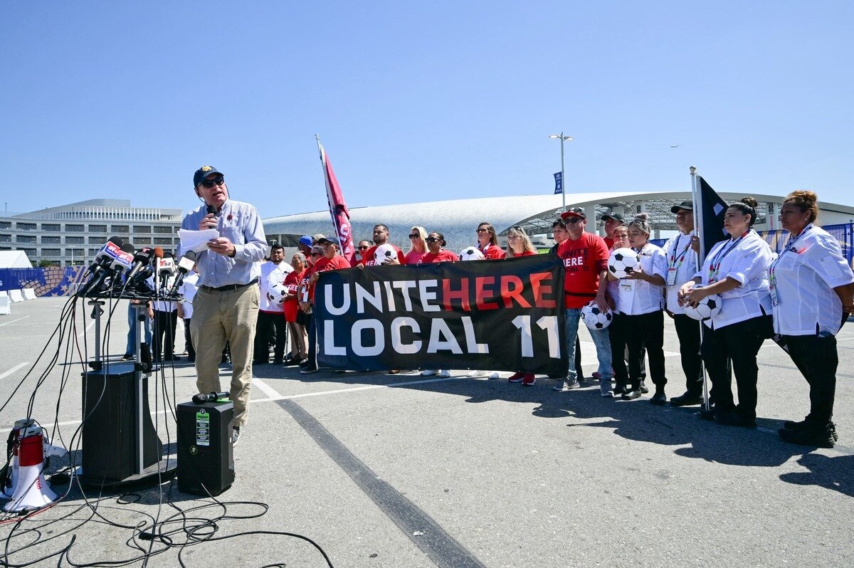 A días del Mundial, trabajadores del SoFi Stadium logran acuerdo laboral