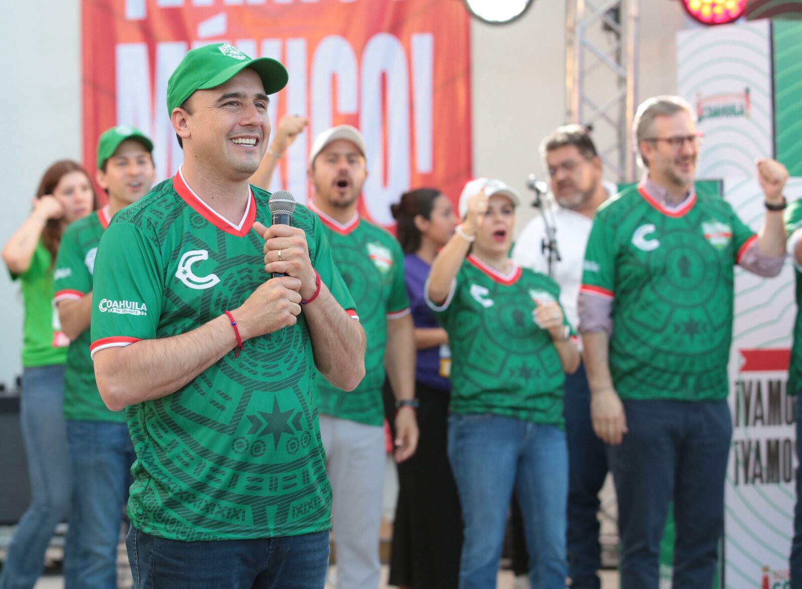 El jueves, todos a apoyar a la selección de México: Manolo
