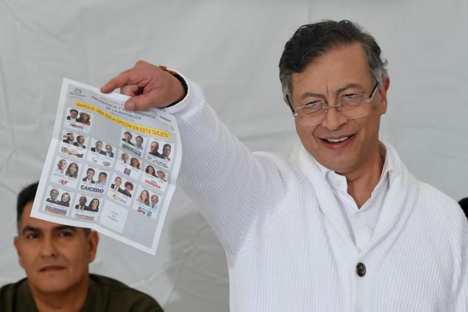Ordenan suspensión provisional de Gustavo Petro en investigación electoral