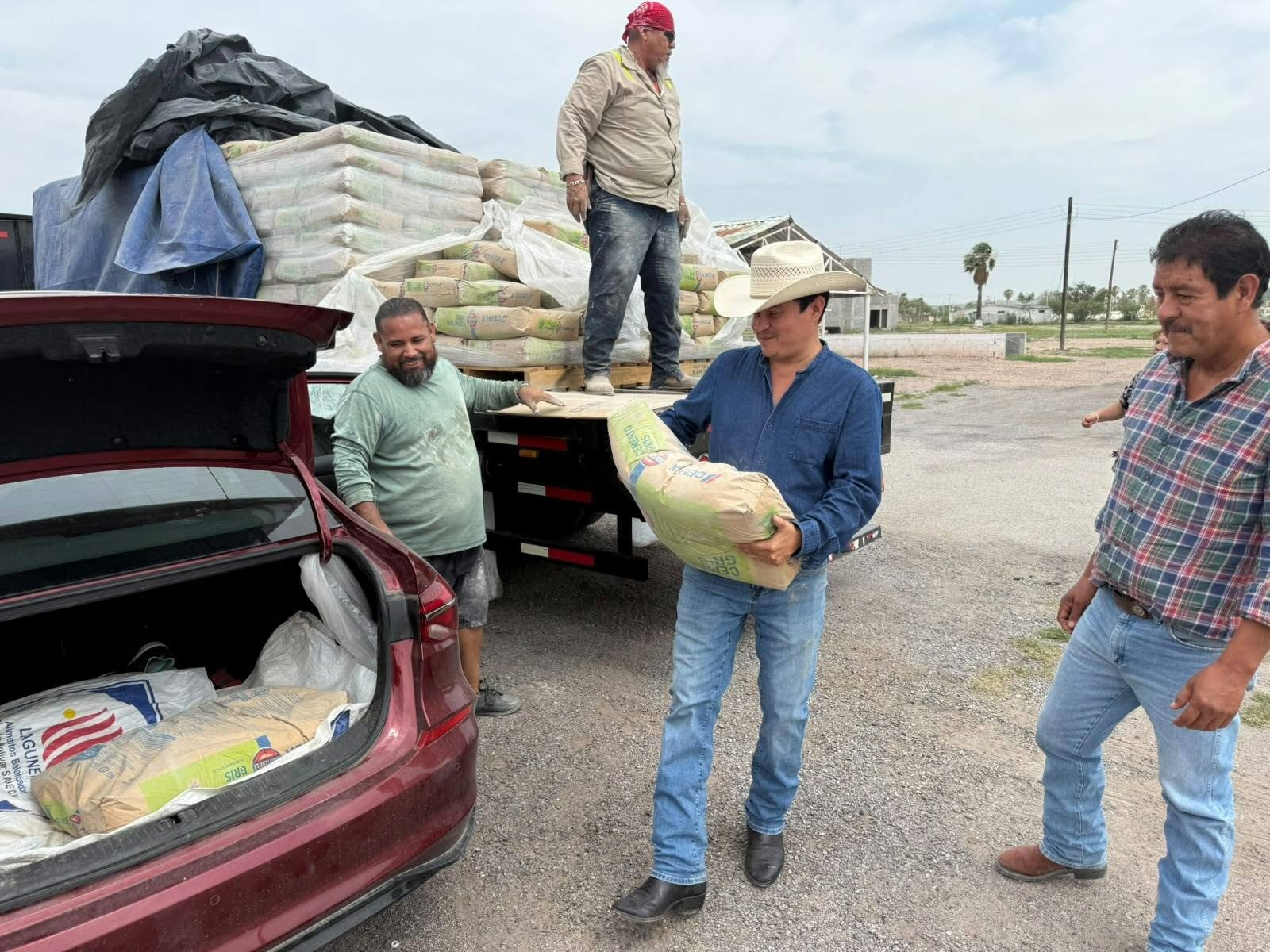 Municipio refuerza programa de cemento a bajo costo social