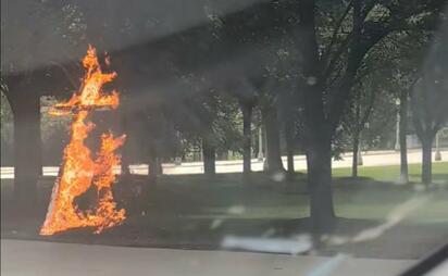 Policía investiga cruz en llamas en Grant Park, Chicago