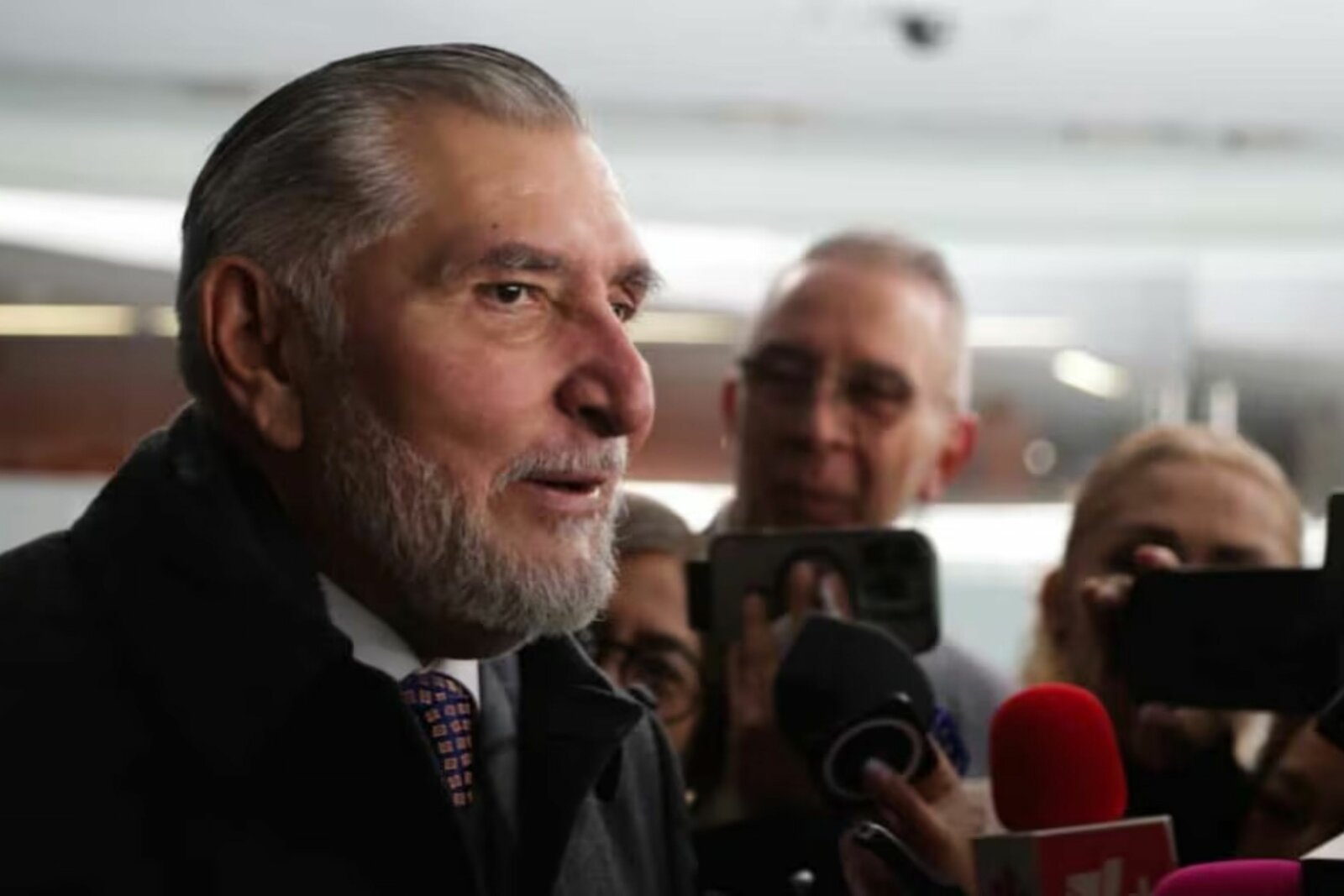 Adán Augusto López evita aclarar si su visa de EU fue revocada