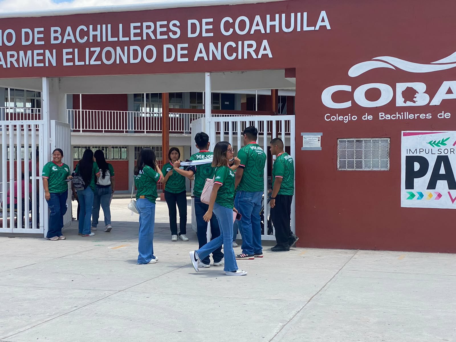 Maestros prevén ausentismo escolar por debut de México