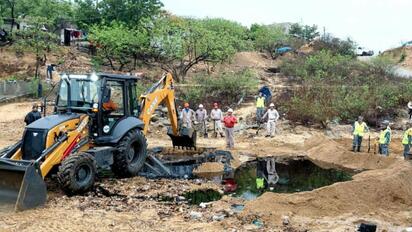 PEMEX informó que logró sellar el ducto averiado que provocó un derrame de combustóleo en Salina Cruz, Oaxaca, mientras continúan las labores de recuperación.